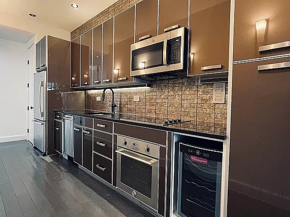 5th image of 164 E 61st St APT 2