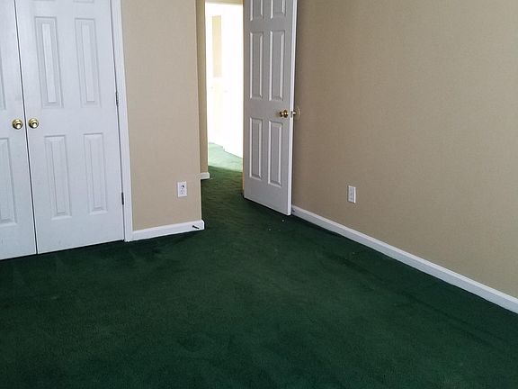 1st Bedroom Upstair with Closet