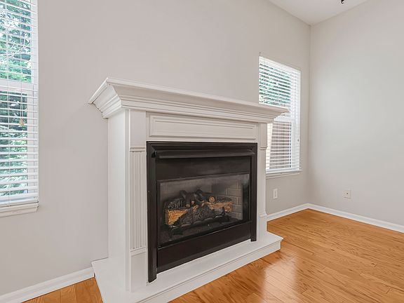 2nd image of 1267 Grove Dr