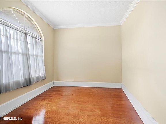 5th image of 10359 TRIPLE CROWN Avenue