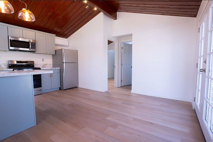 2nd image of 3022 Upas St