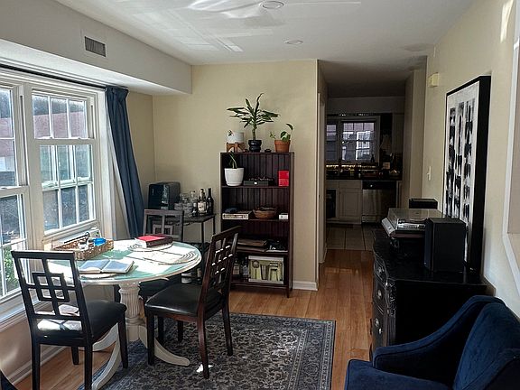 5th image of 19 Lindale St