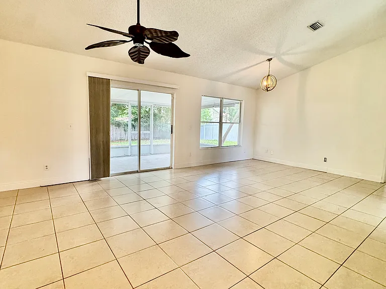 1506 Hardwicke St NW — Photo 9