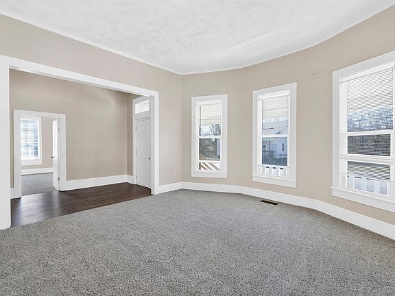 4th image of 127 Avenue Y