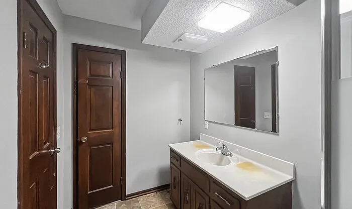2356 S Crysler Ave — Photo 8