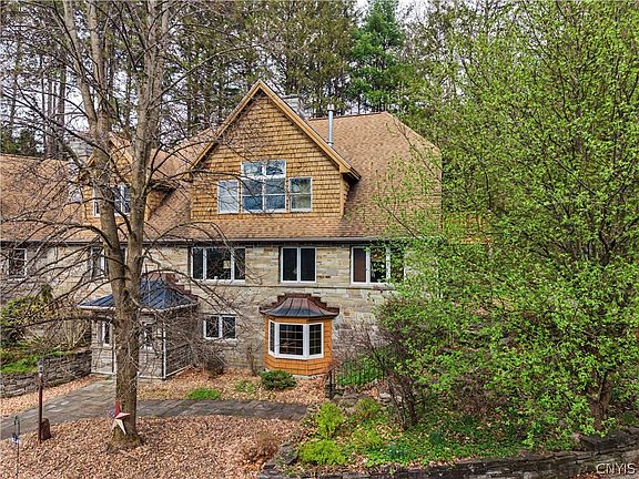 3rd image of 8867 Cazenovia Rd