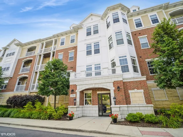 2701 Commons Dr Unit 202, Glenview, IL 60026
