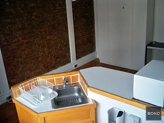 Rented by Bond New York | media 32