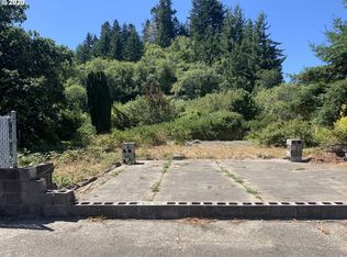 305 S 8th St #800, Lakeside, OR 97449