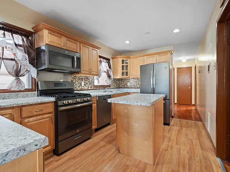 387 Cator Ave #2 — Photo 5