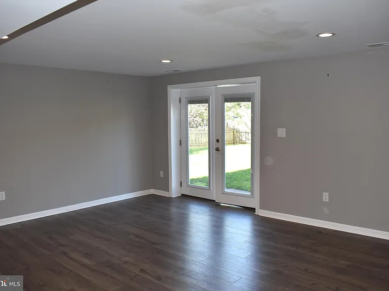 2174 E Greenleaf Dr — Photo 22