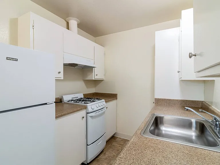 Terra Linda Manor — Photo 2