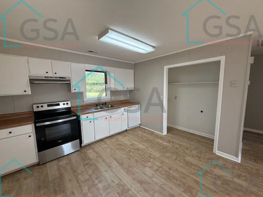 2 bed, $1,200 — Photo 2