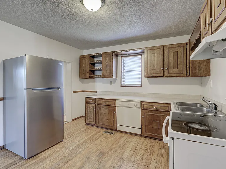 3801 Cresswell Ave — Photo 21