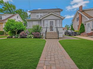28 Locust St, Valley Stream, NY 11581