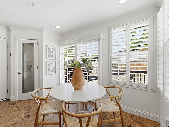 5th image of 2581 Maryal Dr