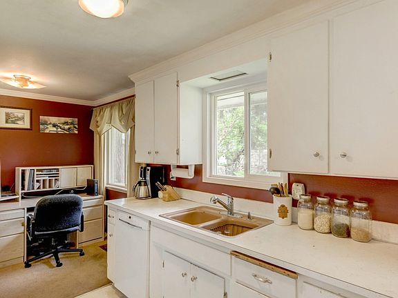 5th image of 4819 190th St SW