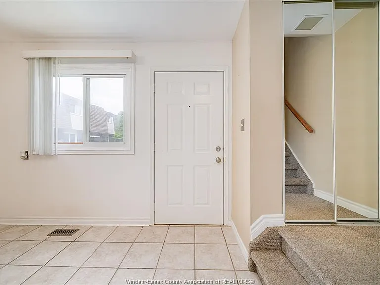 5486 Lassaline Ave — Photo 16