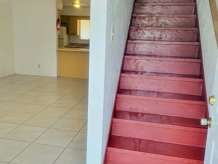 3203 SW 25th Dr — Photo 2