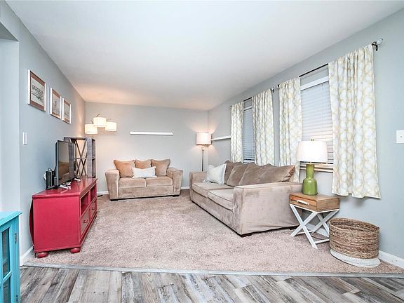 5th image of 9960 Bunker Hill Dr