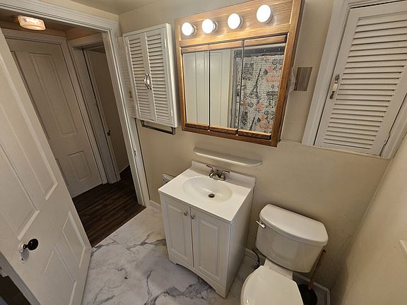 5th image of 1046 W 1st St Floor 1