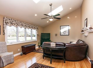 104 Old Farm Rd, Whitehouse Station, NJ 08889