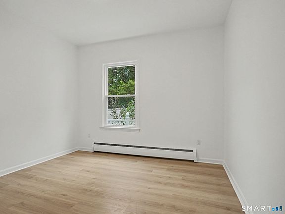 5th image of 28 E Walnut St