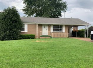 662 Gaylord St, Dresden, TN 38225