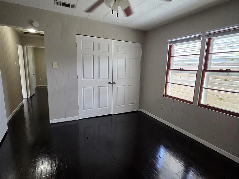 122 S Willow St — Photo 8