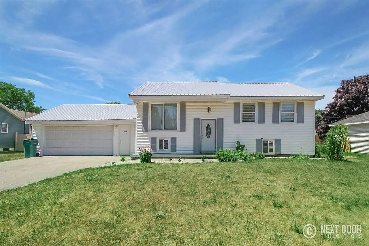 4098 Ridgewood Dr photo 1
