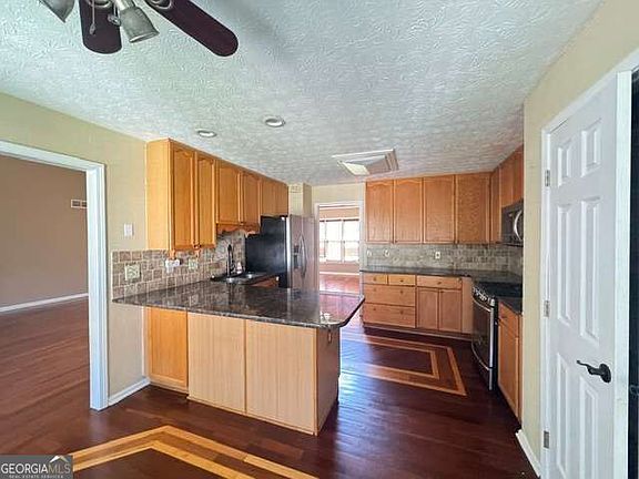 3rd image of 2810 Quince Ln NW