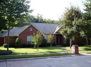 1305 Oak Creek Dr, Ennis, TX 75119