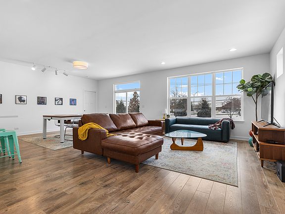 2nd image of 775 Fairway Dr