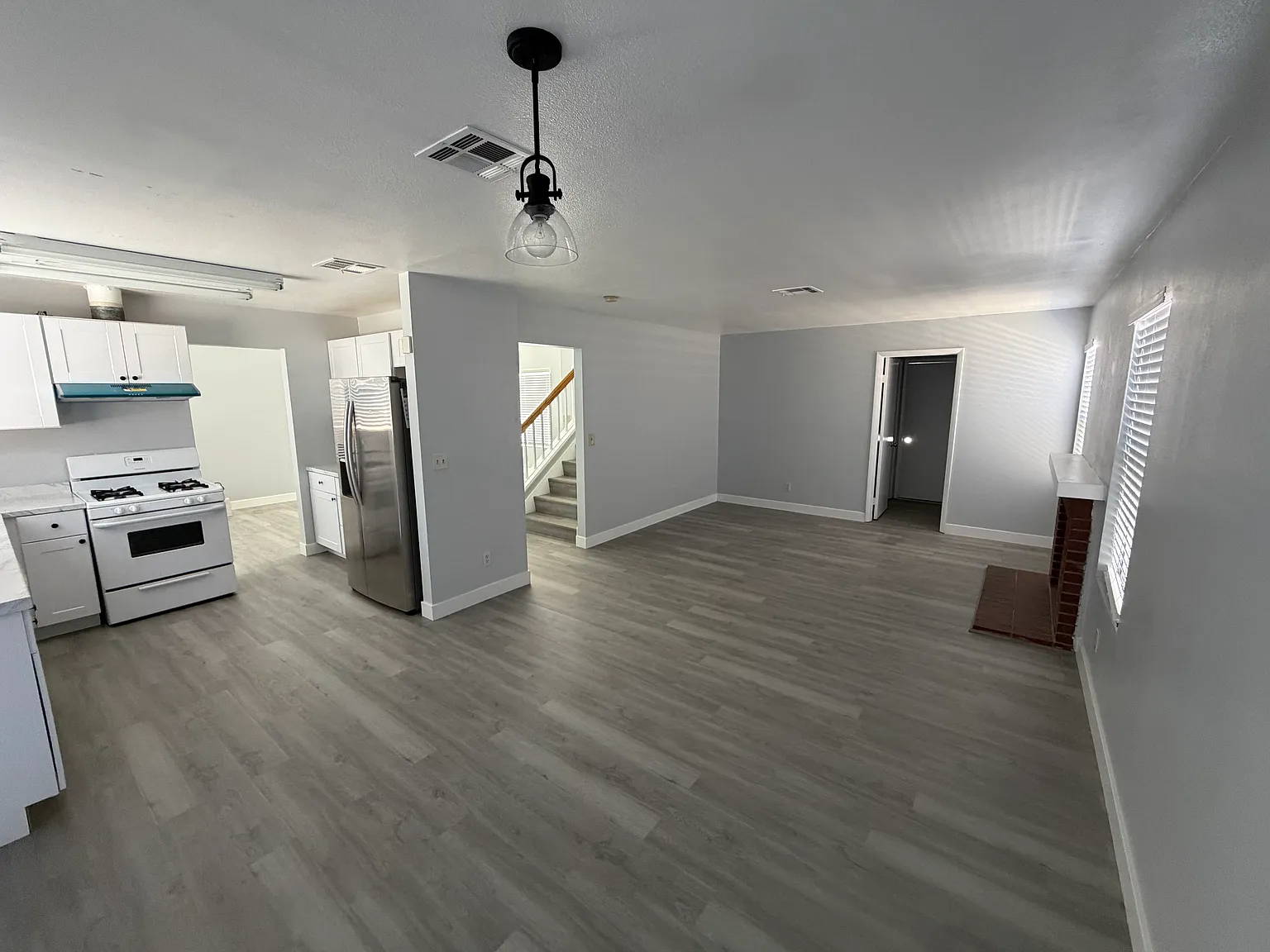 3 bed, 2.5 bath, 1558 sqft, $1,975 — Photo 2