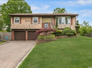 28 Helen Marie Pl, Hauppauge, NY 11788