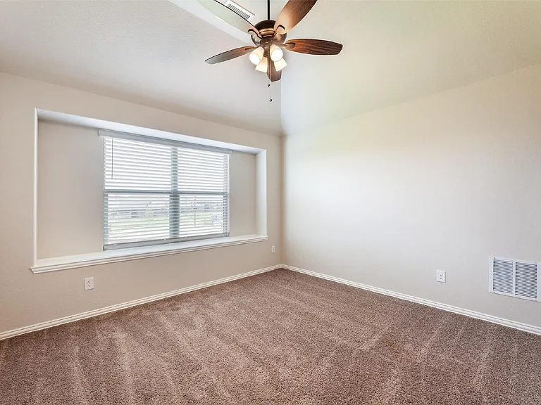 1304 Lancaster Dr — Photo 27