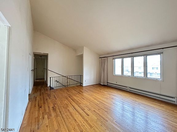5th image of 11 Adelphi Trl