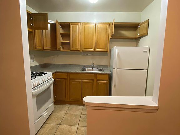 5th image of 36 Hamilton Ave APT 5