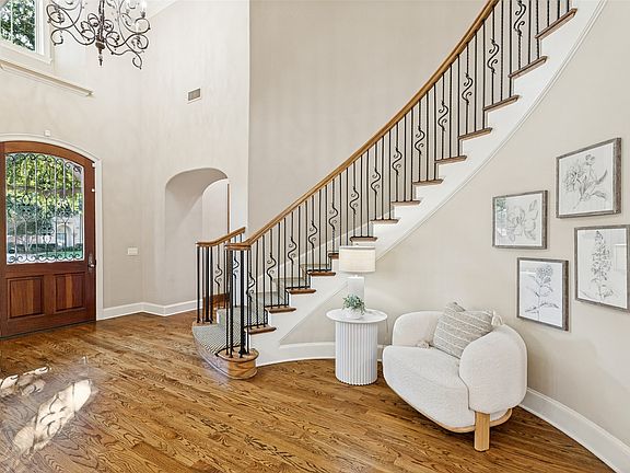 2nd image of 6267 Bristol Pl