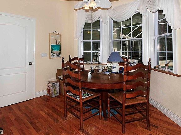 3rd image of 731 Little Creek Ct
