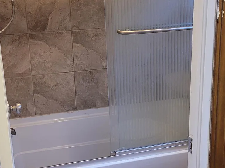 1004 Oakwood Dr — Photo 13