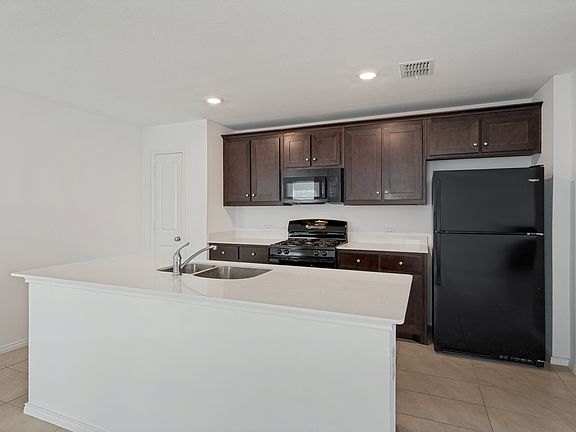 5th image of 14045 Ilderton St