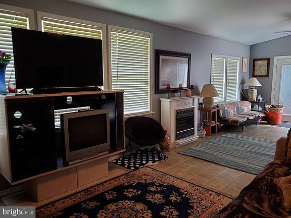 5th image of 217 Leota Ln #3