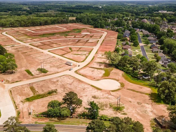 20 Parker Oaks Dr, Chandler, TX 75758