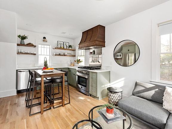 4th image of 338 Sinclair Ave NE #Ch