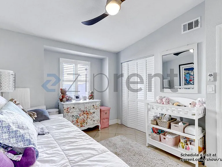 2975 Webster Ave — Photo 15
