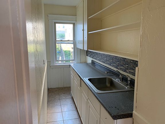 5th image of 11 Diamond St