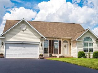 4693 Manor Hill Dr, Syracuse, NY 13215