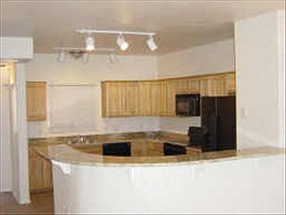 4th image of 920 E Devonshire Ave Unit 3018
