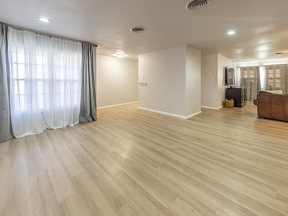 5th image of 3613 58th St